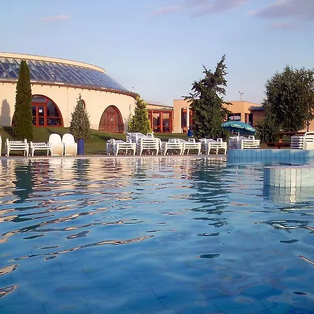 Aquatherma Termalfalu Es Kemping *